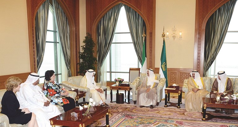 صاحب السمو الامير الشيخ صباح الاحمد مستقبلا عددا من اصحاب المدارس الخاصة