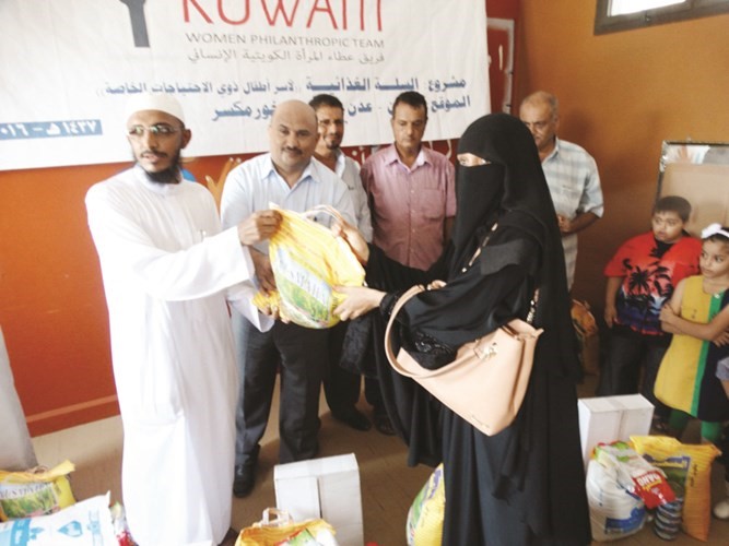 جانب من تدشين مشروع غاثة ذوي الاحتياجات الخاصة في عدن اياد احمد