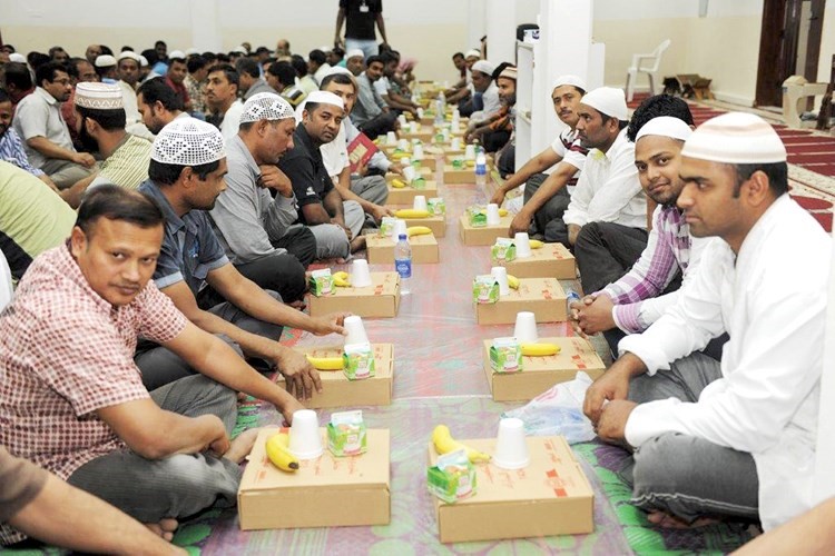 مشروع ولائم الافطار من تنفيذ بيت الزكاة 
