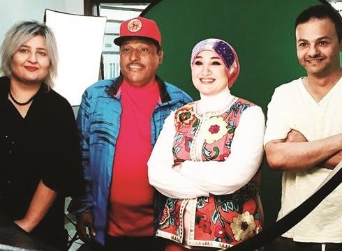 ولد الديرة يتوسط رهف وسماح وخالد بن حسين