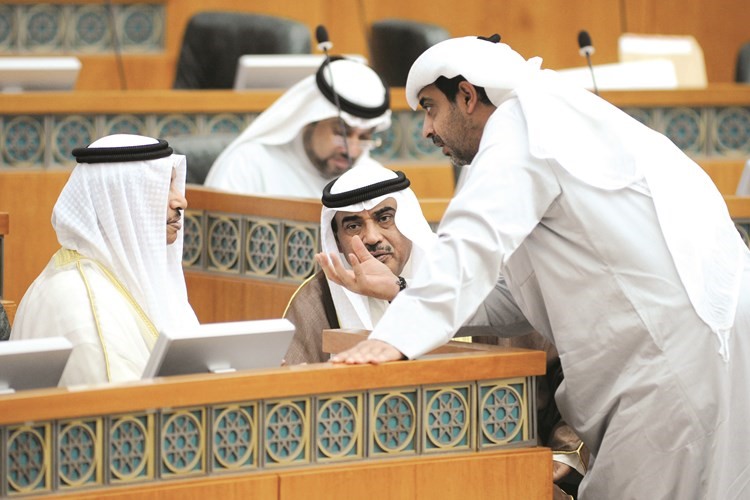 سمو الشيخ جابر المبارك يستمع لحديث الشيخ محمد العبدالله بحضور الشيخ صباح الخالد