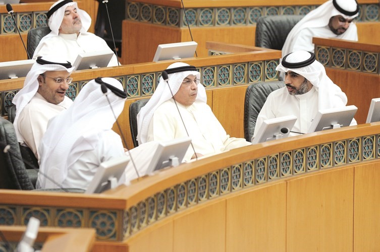 الشيخ خالد الجراح ود علي العبيدي وعلي الخميس