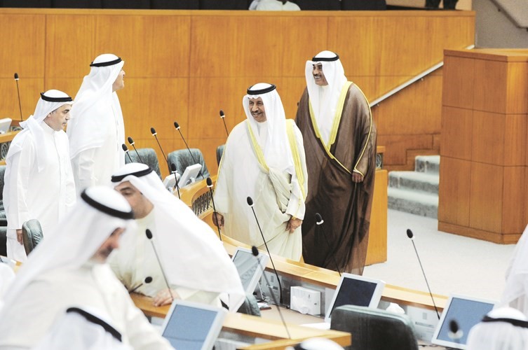 سمو رئيس الوزراء والنائب الاول يهمان بدخول القاعة