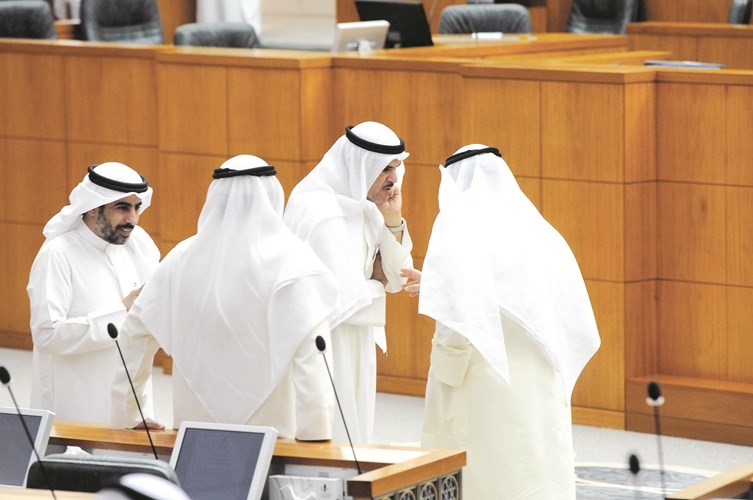 الشيخ سلمان الحمود خلال الجلسة
