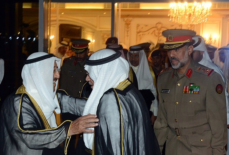 صاحب السمو لدى وصوله وفي استقباله الشيخ خالد الجراح