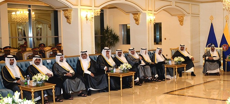 الشيخ مشعل الاحمد وسمو الشيخ جابر المبارك والشيخ ناصر صباح الاحمد واحمد فهد الفهد والشيخ خالد العبدالله والشيخ مبارك الفيصل وعدد من الحضور
