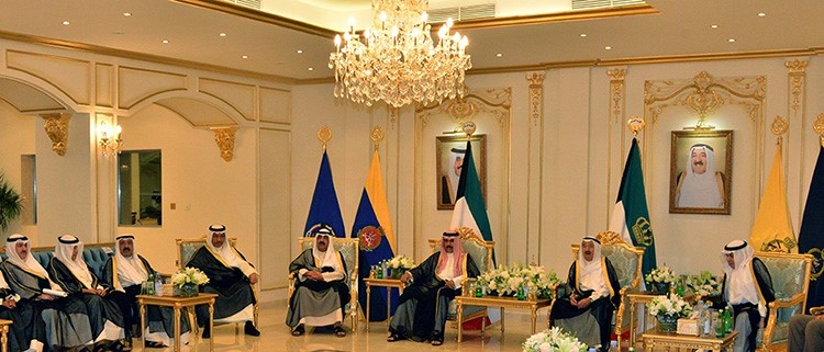صاحب السمو الامير الشيخ صباح الاحمد وسمو ولي العهد الشيخ نواف الاحمد والشيخ مشعل الاحمد وسمو الشيخ جابر المبارك والشيخ ناصر صباح الاحمد والشيخ خالد الجراح واحمد فهد الفهد والشيخ خالد الجراح