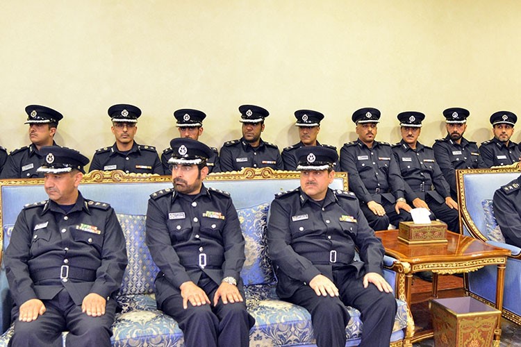 مجموعة من ضباط الاطفاء الحاضرين خلال حفل الافتتاح