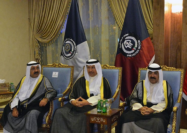 نائب رئيس الحرس الوطني الشيخ مشعل الاحمد ورئيس الوزراء الشيخ جابر المبارك والشيخ ناصر صباح الاحمد