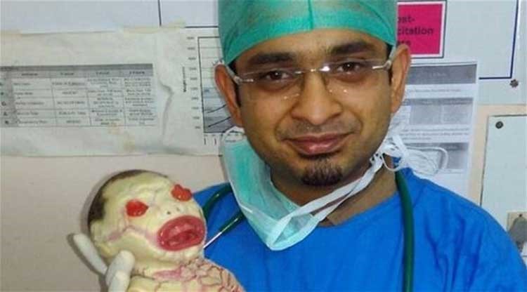 صور صادمة..  طفلة تولد بلا جلد تدهش الأطباء