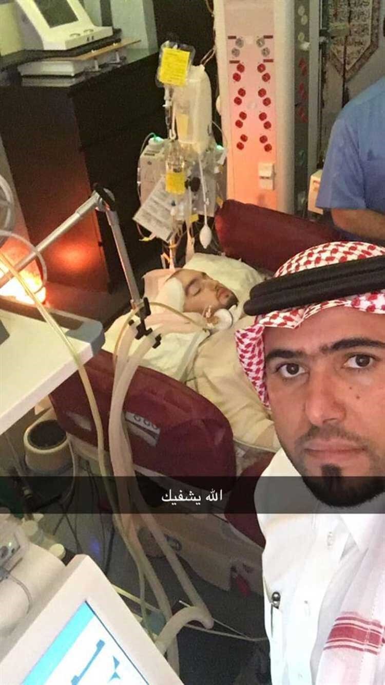 صورة "سيلفي" لاعلامي سعودي من داخل غرفة الوليد بن خالد بن طلال الراقد في غيبوبة منذ 10 سنوات 