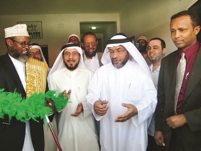 خالد الهندي في افتتاح احد المشاريع مع عبدالله الحيدر﻿