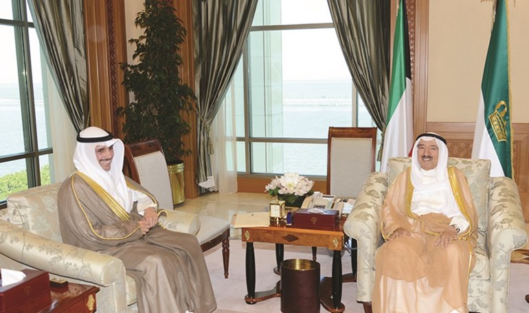 صاحب السمو الامير الشيخ صباح الاحمد مستقبلا رئيس مجلس الامة مرزوق الغانم﻿