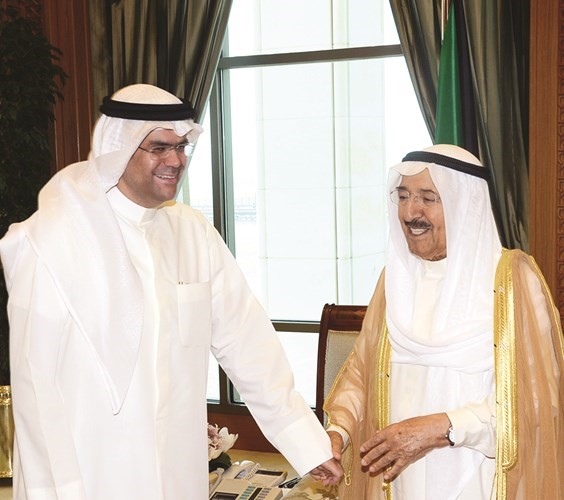 سمو الامير في حديث باسم مع عبد العزيز اسحق﻿