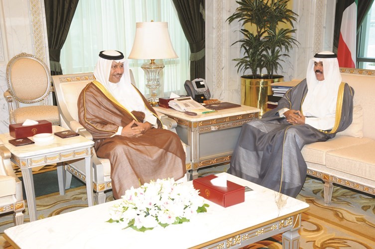 سمو ولي العهد الشيخ نواف الاحمد مستقبلا سمو رئيس الوزراء الشيخ جابر المبارك﻿