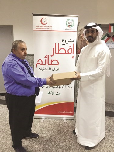 «إعانة المرضى» تنفذ إفطار الصائم للعمالة بالمستشفيات بشراكة مع بيت الزكاة