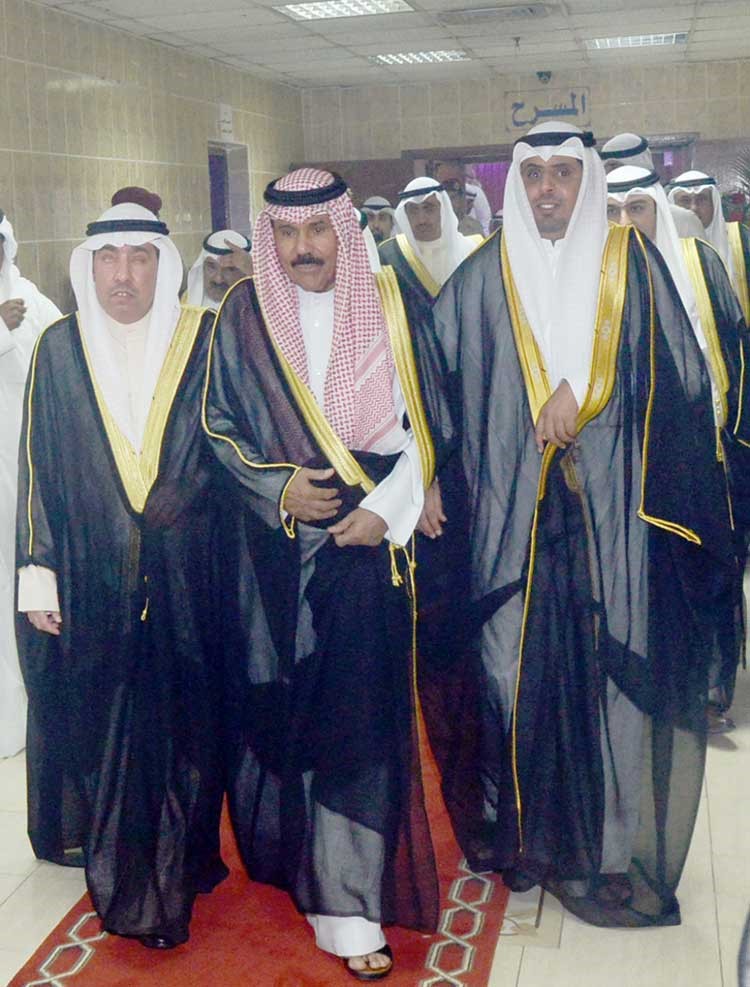 سمو ولي العهد الشيخ نواف الاحمد لحظة دخوله الى مقر الجمعية