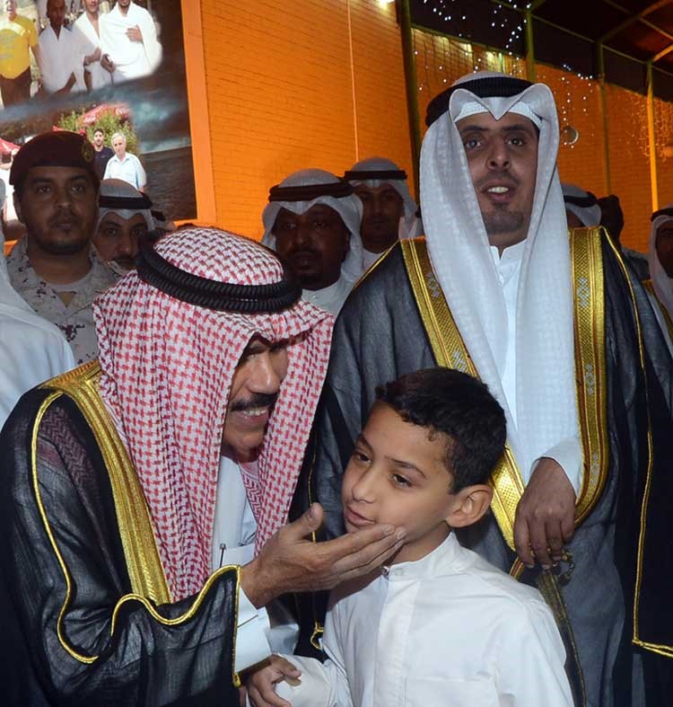 ممثل صاحب السمو الامير سمو ولي العهد خلال زيارته الى جمعية المكفوفين امس