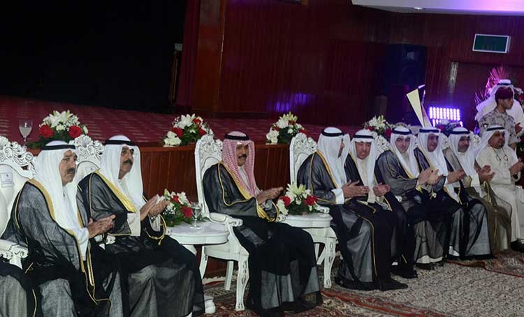 سمو ولي العهد والشيخ مشعل الاحمد والشيخ ناصر صباح الاحمد والوزير ياسر ابل
