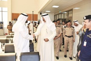 ومستمعا الى اخر