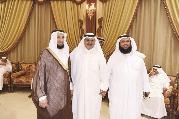 حمود الحمدان ودجاسم الحمدان مع احد المهنئين﻿