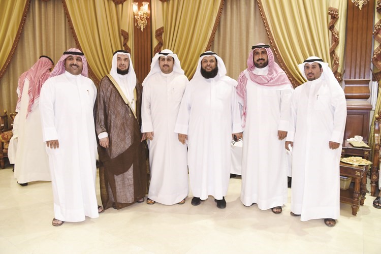 الحمدان مع ابناء الدائرة الخامسة﻿