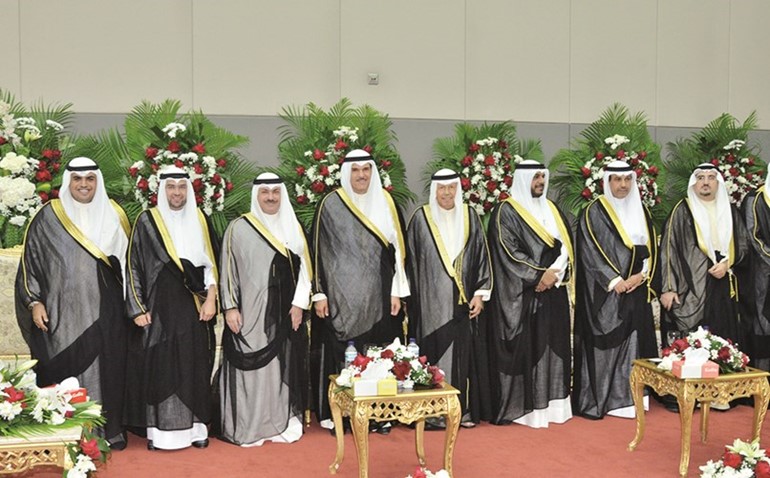 الشيخ سلمان الحمود والشيخ احمد المنصور والسفير احمد فهد الفهد والشيخ خالد العبدالله وعدد من الحضور في نادي المعاقين﻿