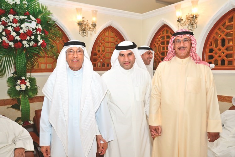 السفير عبدالعزيز الشارخ يهنئشانافاس قاسم 