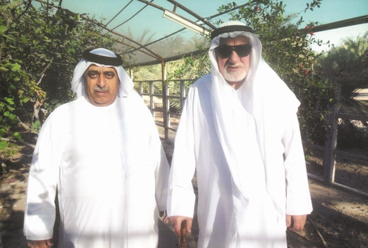 المزارع يوسف كمال ومساعده صالح ابوعلي في الوفرة
