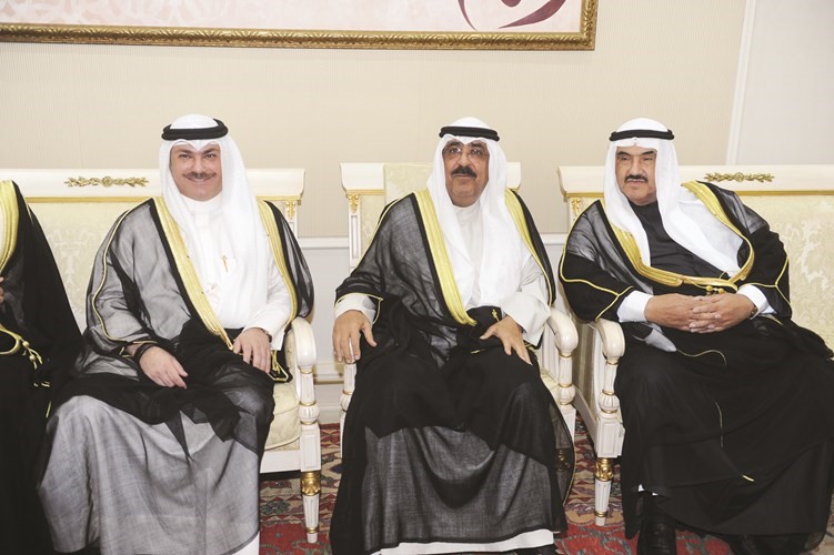 الشيخ مشعل الاحمد والشيخ خالد العبدالله يهنئان﻿