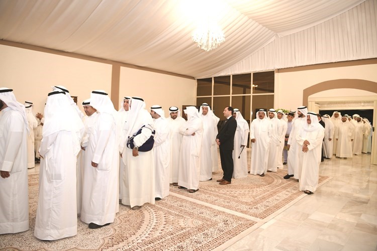 جموع من المهنئين في ديوان الوزير يعقوب الصانع﻿