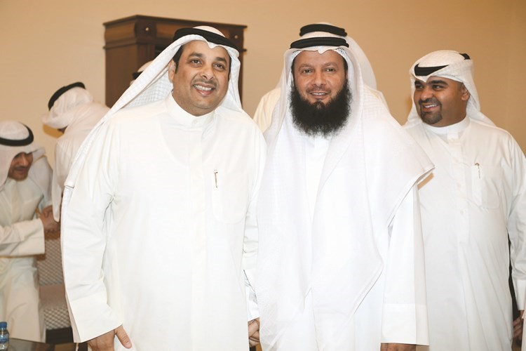 النائب داحمد بن مطيع يبارك للوزير الصانع﻿