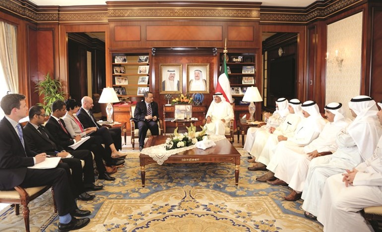 الشيخ صباح الخالد اثناء اجتماعه مع مبعوث الامين العام للامم المتحدة الى اليمن اسماعيل ولد الشيخ احمد﻿