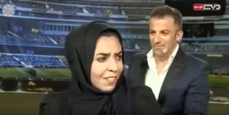 بالفيديو.. فتاة خليجية تعانق لاعب الكرة الإيطالي ديل بييرو في برنامج تلفزيوني