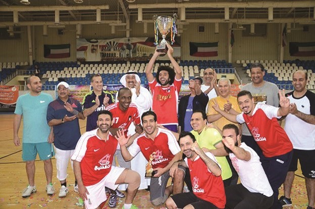 فرحة لاعبي بنك الخليج بالفوز
