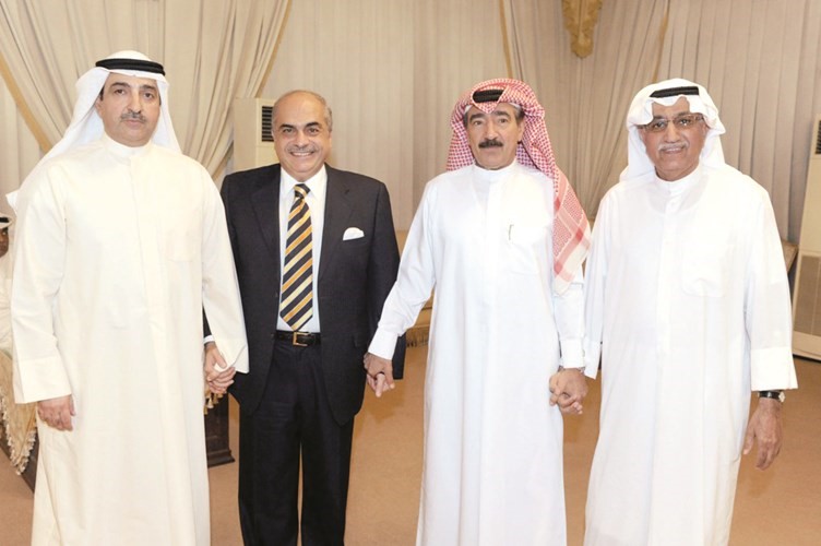 العمر يتلقى التهاني 