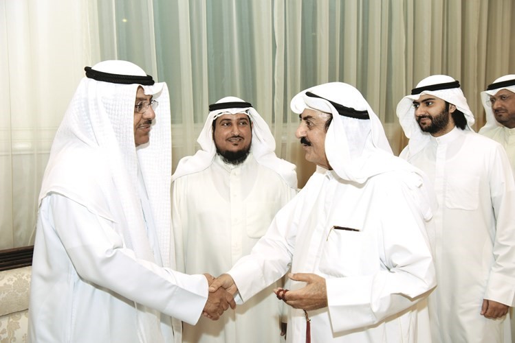 مبارك الخرينج يتلقى تهنئة
