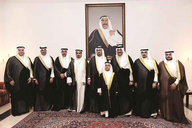 الشيخ عبدالله سالم العلي والشيخ خالد احمد الخالد يهنئان ابناء الشيخ فهد المالك﻿