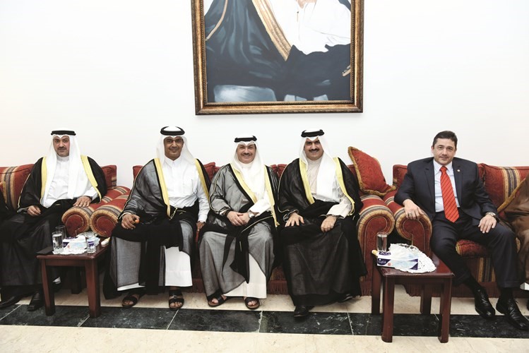 الشيخ خالد العبدالله والسفير التركي مراد تامير والسفير القطري حمد ال حنزاب يهنئون﻿