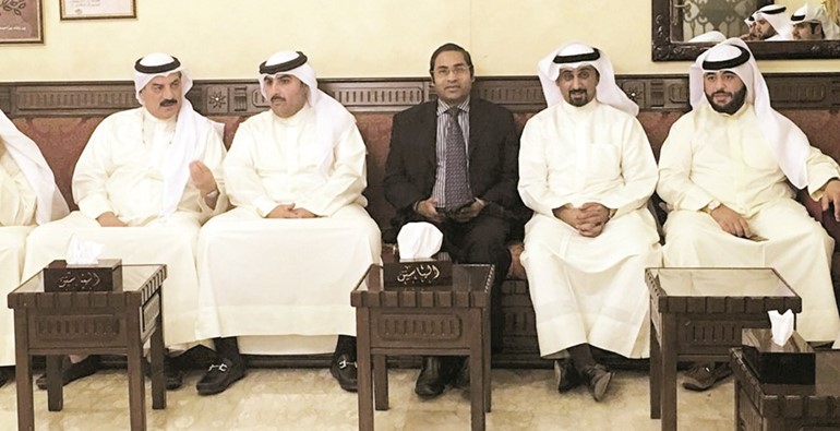 صالح السبتي وقتيبة الياسين ونائب البعثة الديبلوماسية لسفارة بنغلاديش محبوب العالم ومحمد الياسين وعبدالله المعيوف﻿