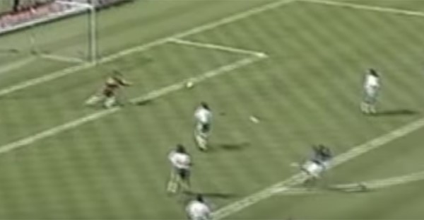 بالفيديو.. التاريخ يعيد نفسه.. إيدير ينسخ هدف باجيو بمونديال 1994!