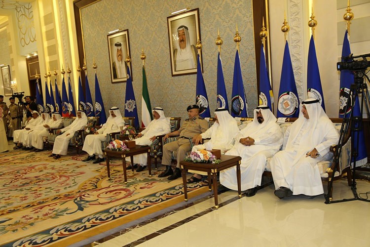 نائب رئيس مجلس الوزراء وزير الداخلية الشيخ محمد الخالد ووكيل وزارة الداخلية الفريق سليمان الفهد خلال اللقاء الرمضاني في مبنى نواف الاحمد بحضور القيادات الامنية