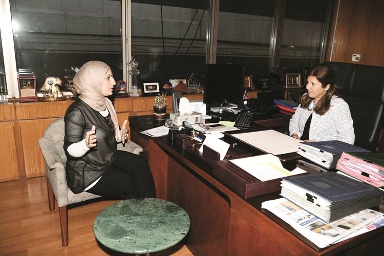 سميرة السيد عمر تتحدث للزميلة دارين العليقاسم باشا﻿