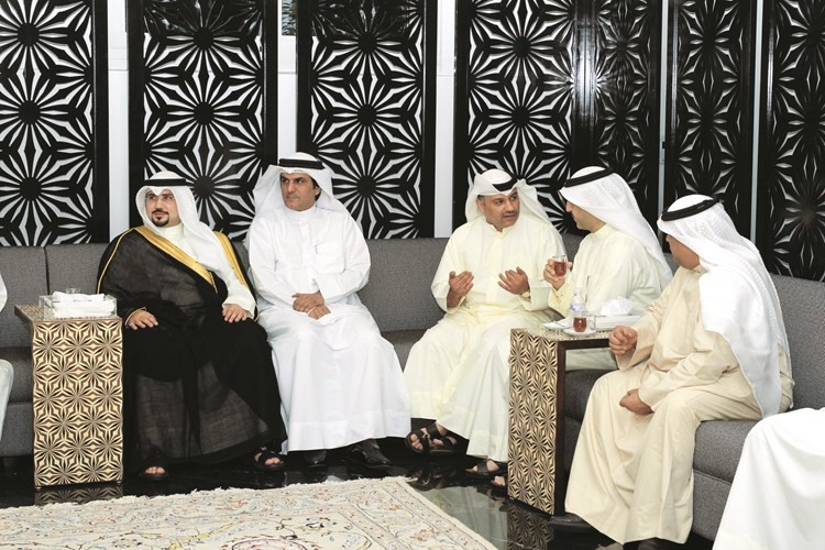 الزملاء جعفر محمد وبداح السهلي وسط الحضور﻿