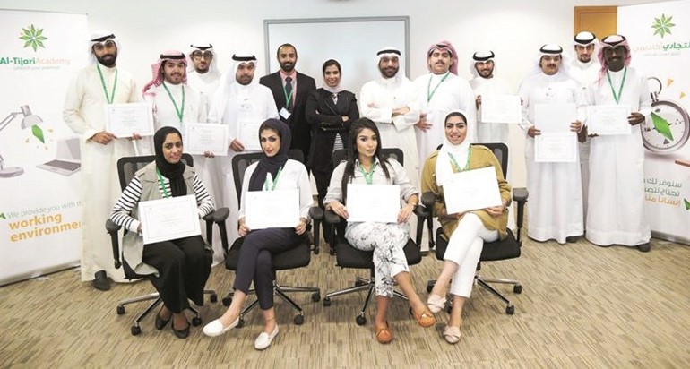 تخريج الدفعة الثالثة من الموظفين الجدد في اكاديمية التجاري بالفيحاء﻿