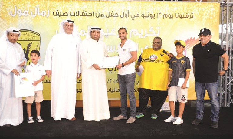 النصار يكرم نجم الاصفر بدر المطوع﻿