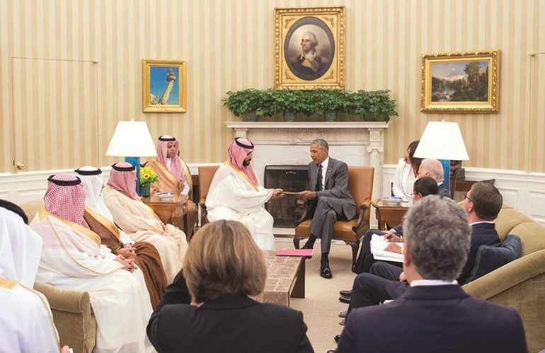 الرئيس الاميركي باراك اوباما يستقبل ولي ولي العهد النائب الثاني لرئيس مجلس الوزراء ووزير الدفاع السعودي صاحب السمو الملكي الامير محمد بن
سلمان في البيت الابيض امس الاول افپ
