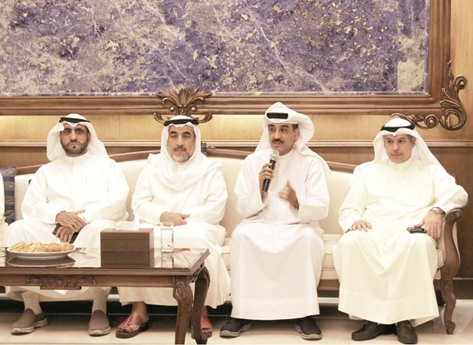 عبدالعزيز الدعيج متحدثا للحضور