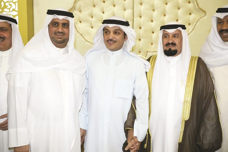 السور يتلقى التهاني 