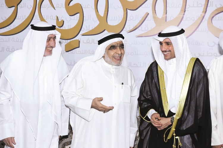 مرزوق الغانم مقدما التهاني لعدنان عبدالصمد وموسى معرفي 